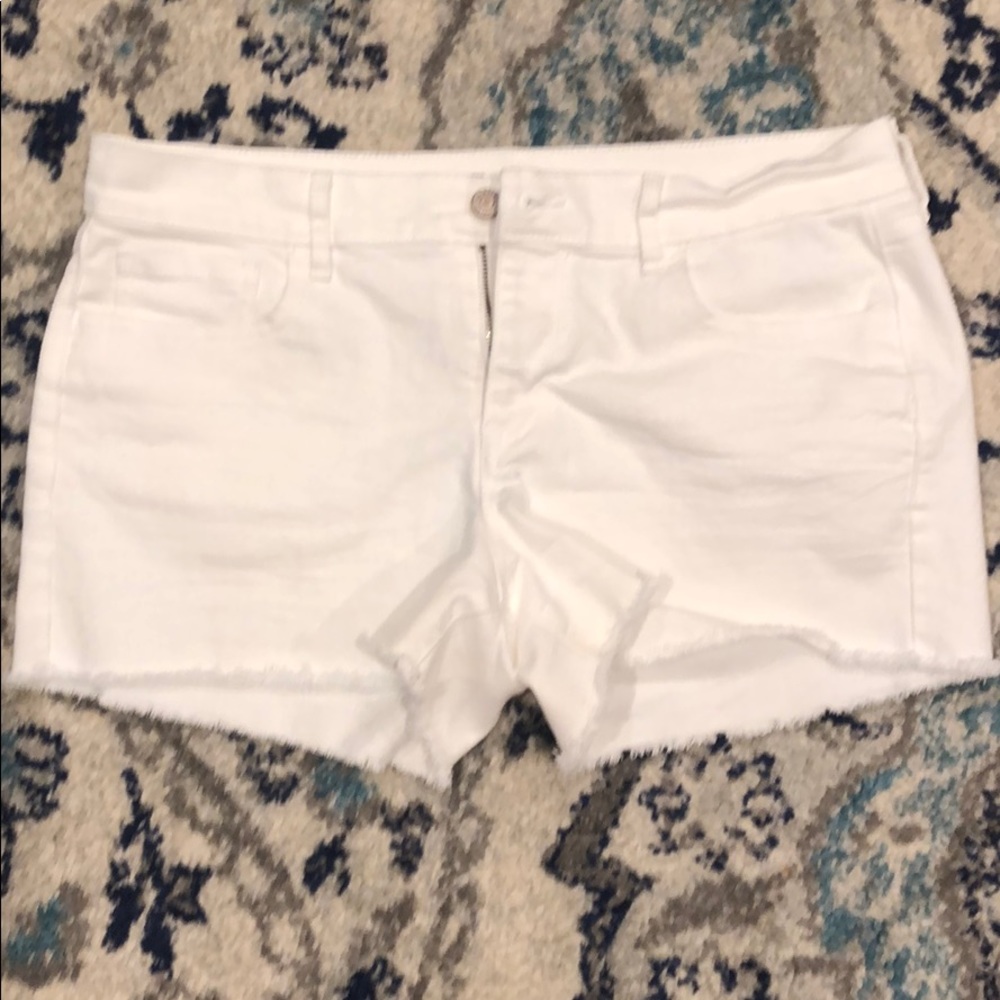 Old Navy - Semi-Fitted White Shorts